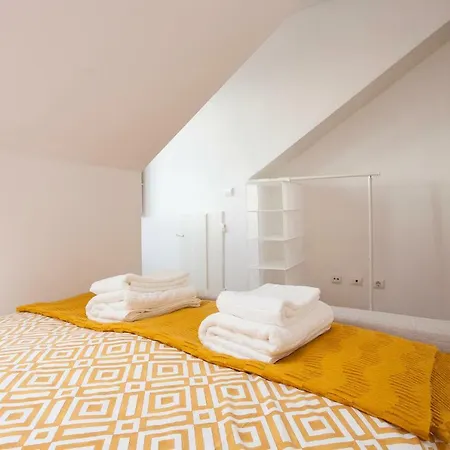 Apartamento Bairro Alto-chiado 2 Bdr Beautifull View *